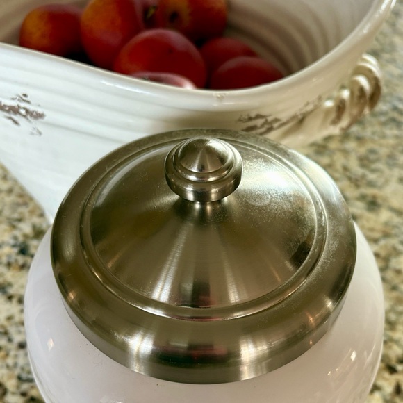Williams Sonoma White Cookie Jar with Silver Lid - Picture 4 of 12